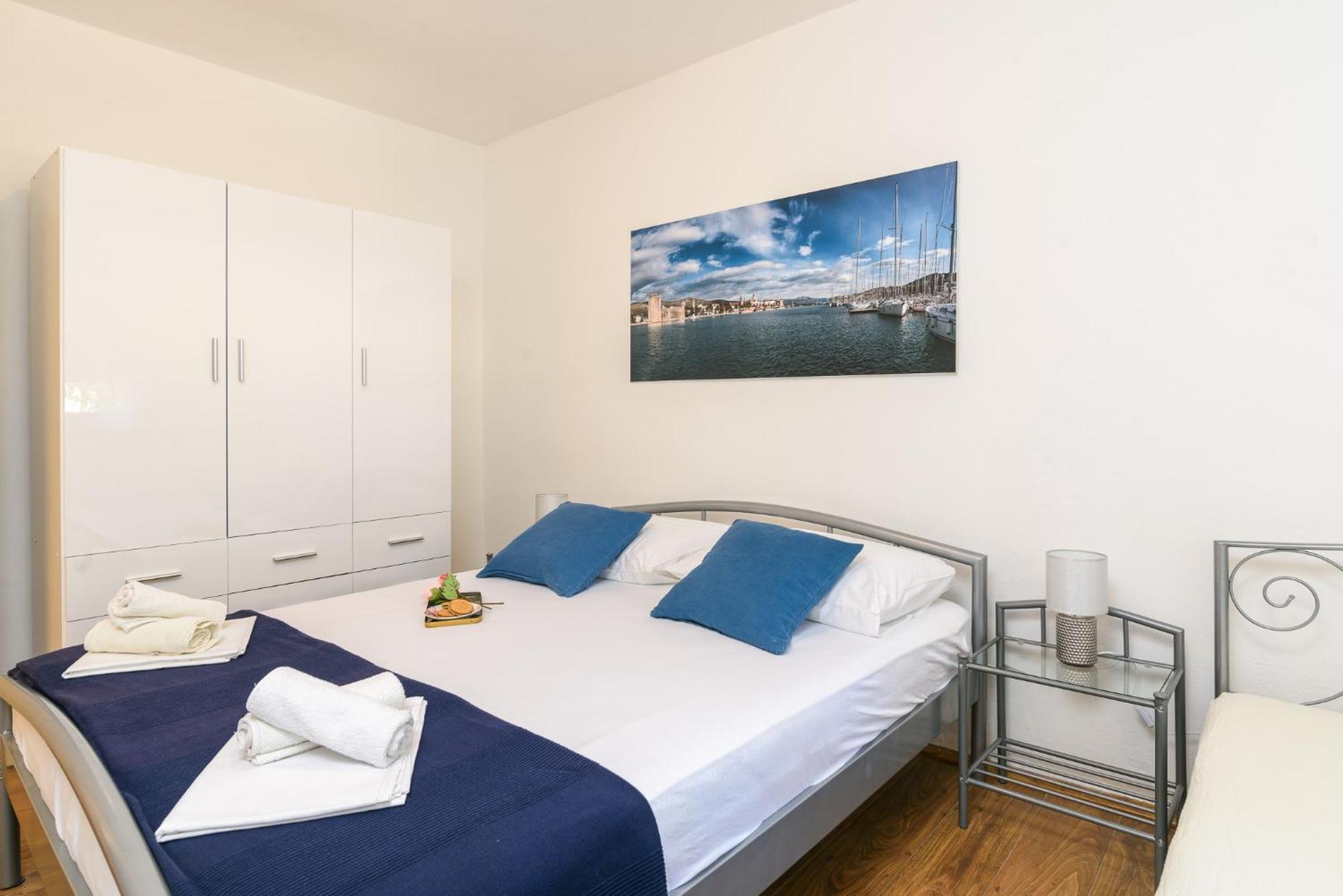 Apartments Mare Trogir Buitenkant foto