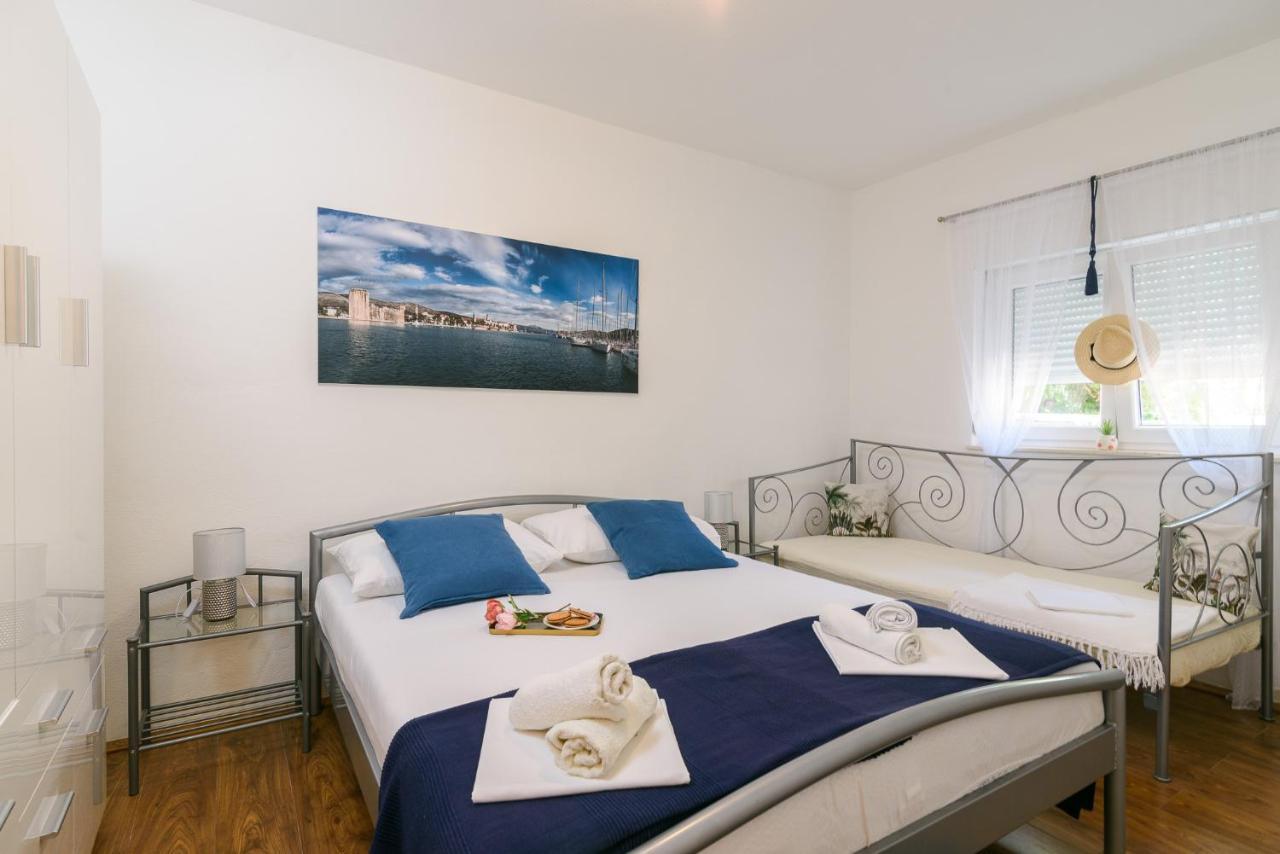 Apartments Mare Trogir Buitenkant foto