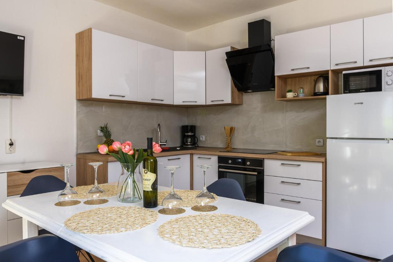 Apartments Mare Trogir Buitenkant foto