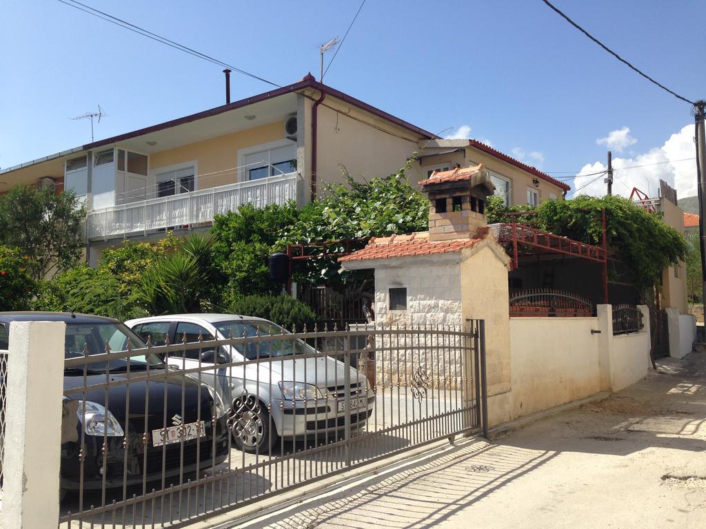 Apartments Mare Trogir Buitenkant foto