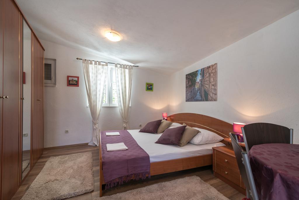 Apartments Mare Trogir Buitenkant foto