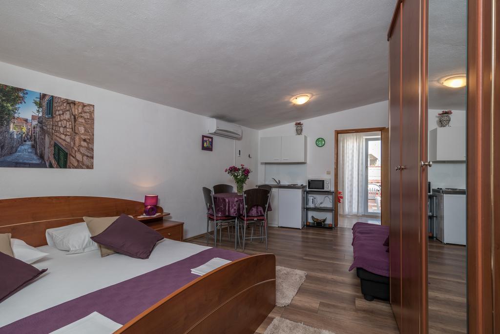 Apartments Mare Trogir Buitenkant foto