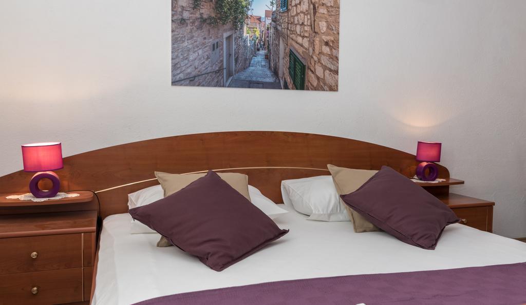 Apartments Mare Trogir Buitenkant foto