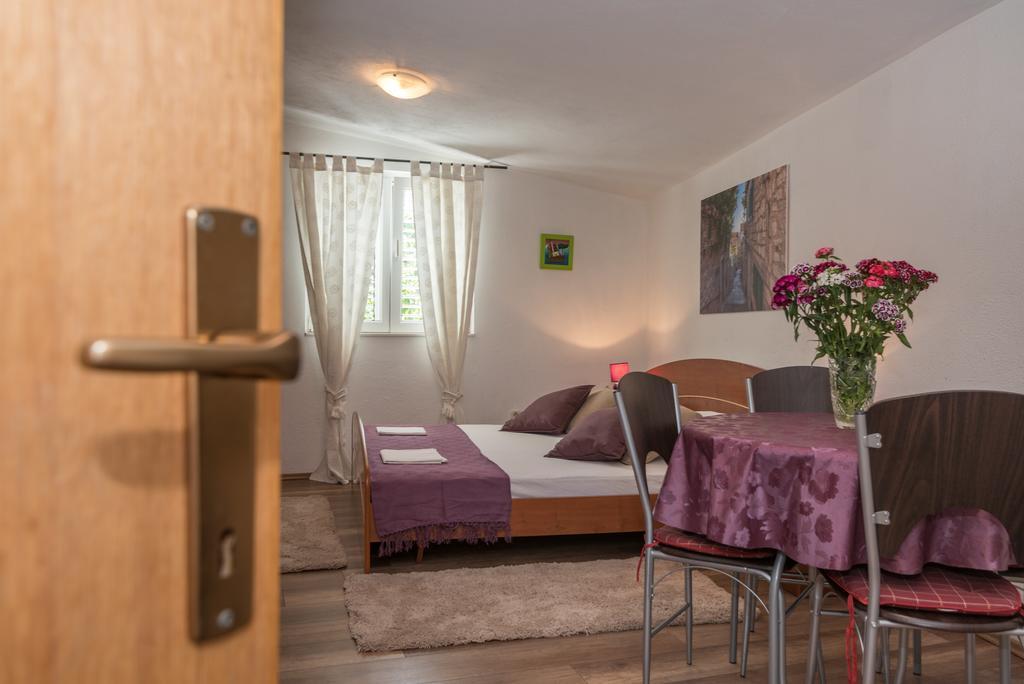 Apartments Mare Trogir Buitenkant foto