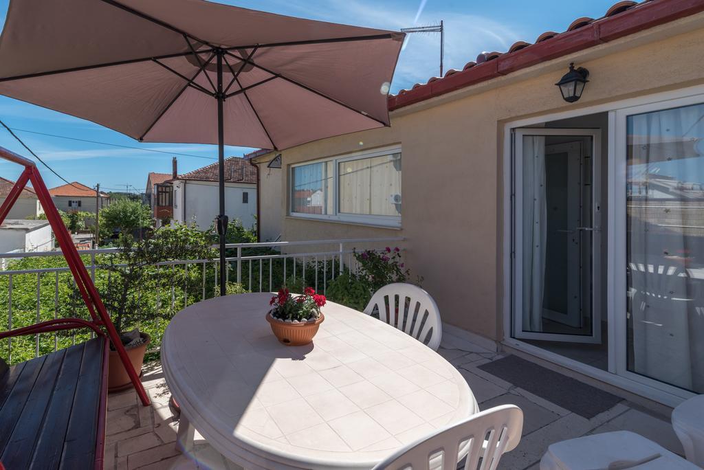 Apartments Mare Trogir Buitenkant foto