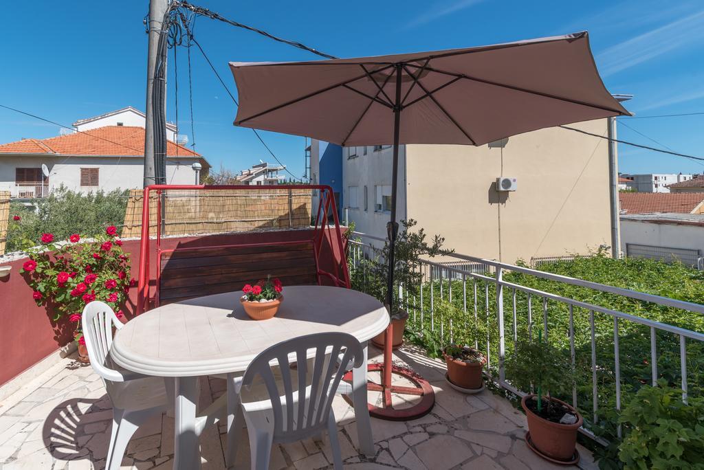 Apartments Mare Trogir Buitenkant foto