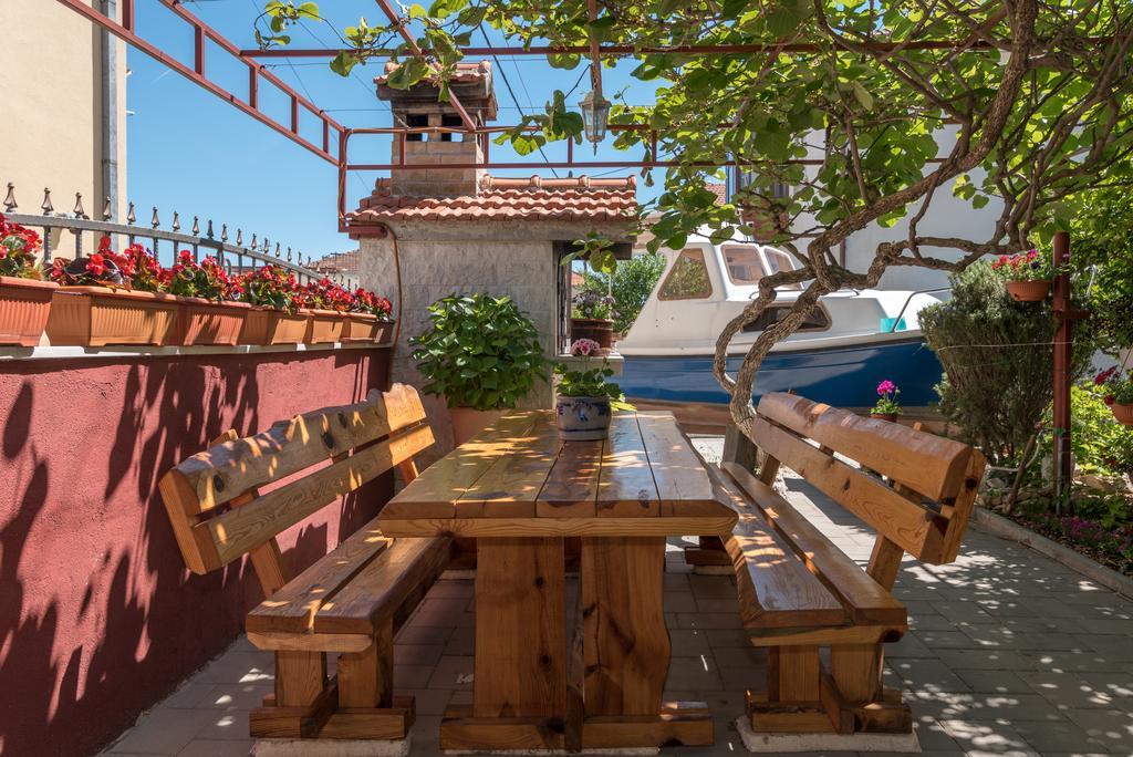 Apartments Mare Trogir Buitenkant foto